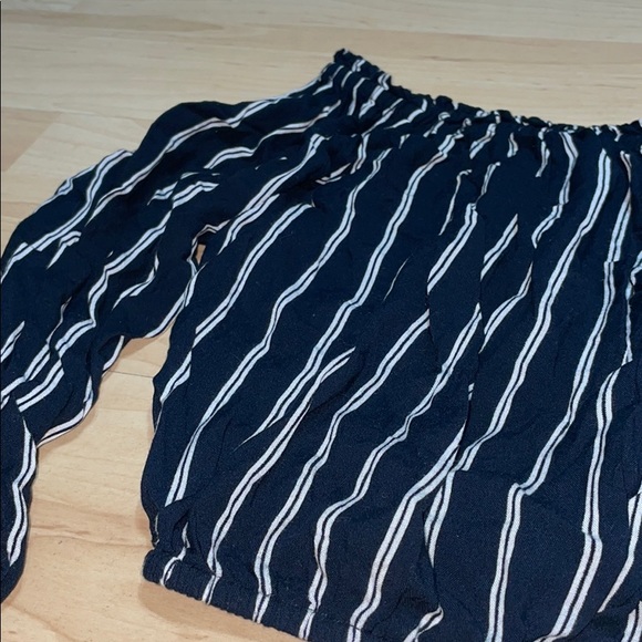 BRANDY MELVILLE OFF THE SHOULDER BLOUSE - Picture 2 of 3